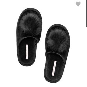 NWT Victoria Secret Pom Pom Slippers